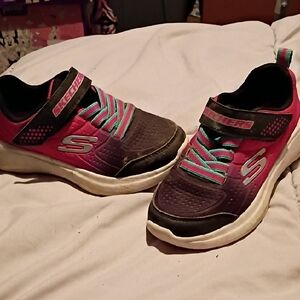 !!.  Girls Size 11 Black and Purple Sneakers